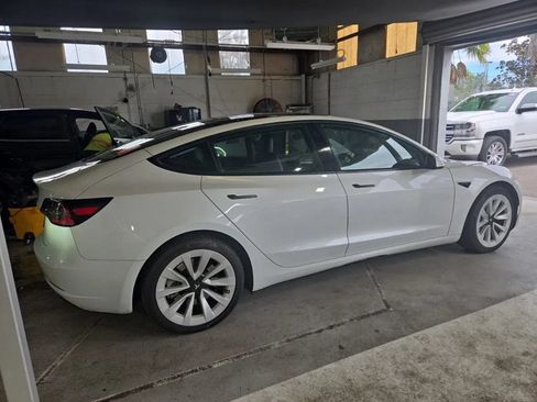 Used 2023 Tesla Model 3 Standard Range RWD image 4