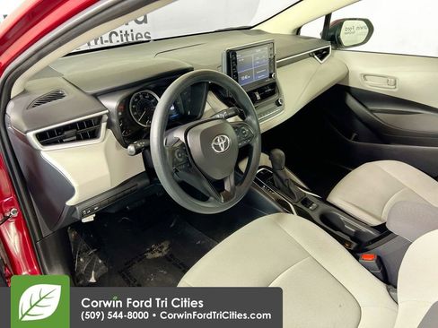 Used 2022 Toyota Corolla LE FWD image 3