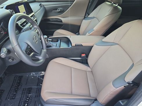 Used 2025 Lexus ES 300h w/ Premium Package FWD image 16
