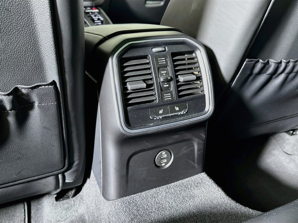 Certified 2023 Porsche Macan S AWD/4WD image 20