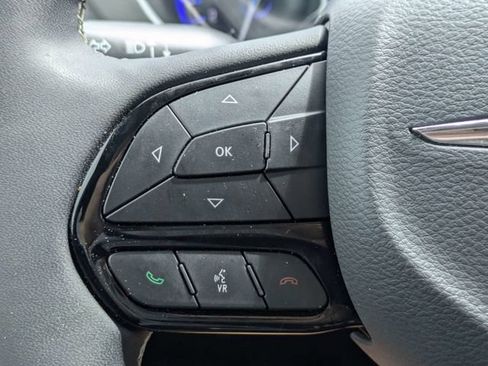 Used 2024 Chrysler Pacifica Limited w/ S Appearance Package FWD image 23