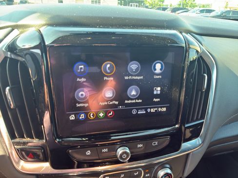Used 2021 Chevrolet Traverse LT FWD image 17