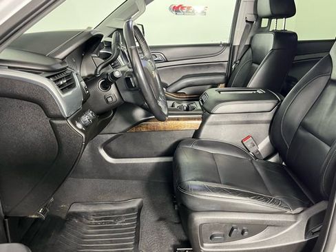 Used 2019 Chevrolet Tahoe LT w/ LT Signature Package image 24