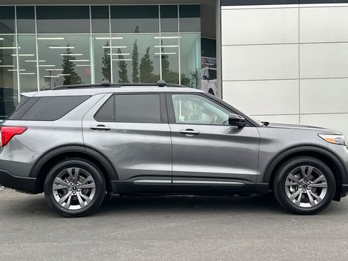 Certified 2022 Ford Explorer XLT w/ Equipment Group 202A image 9