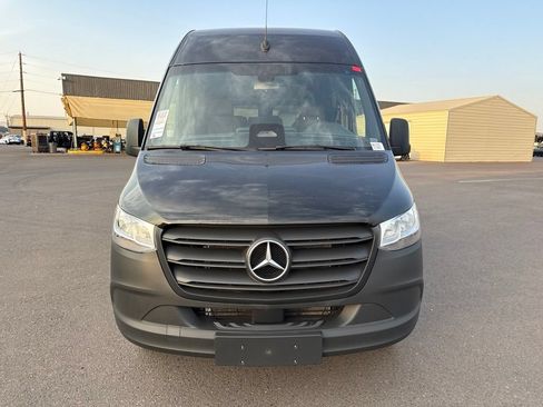 Used 2025 Mercedes-Benz Sprinter 2500 image 3