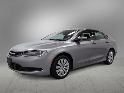 Used 2015 Chrysler 200 LX image 4