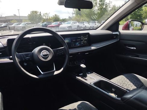 Used 2025 Nissan Kicks SV AWD/4WD image 9