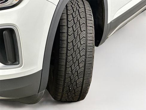 Used 2024 Volkswagen Atlas Peak Edition SE image 25