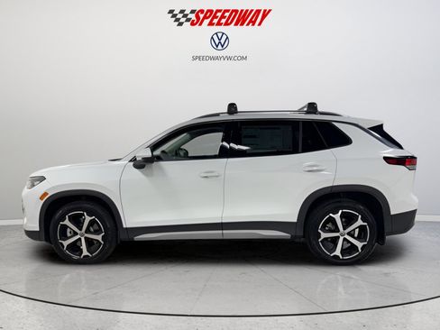 Used 2025 Volkswagen Tiguan SE AWD/4WD image 4