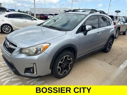 Used 2016 Subaru Crosstrek 2.0i Limited w/ Popular Package #2 AWD/4WD image 1