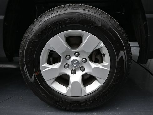 Used 2022 RAM 1500 Big Horn AWD/4WD image 3