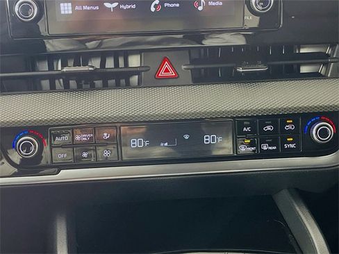 Used 2024 Kia Sportage LX image 16