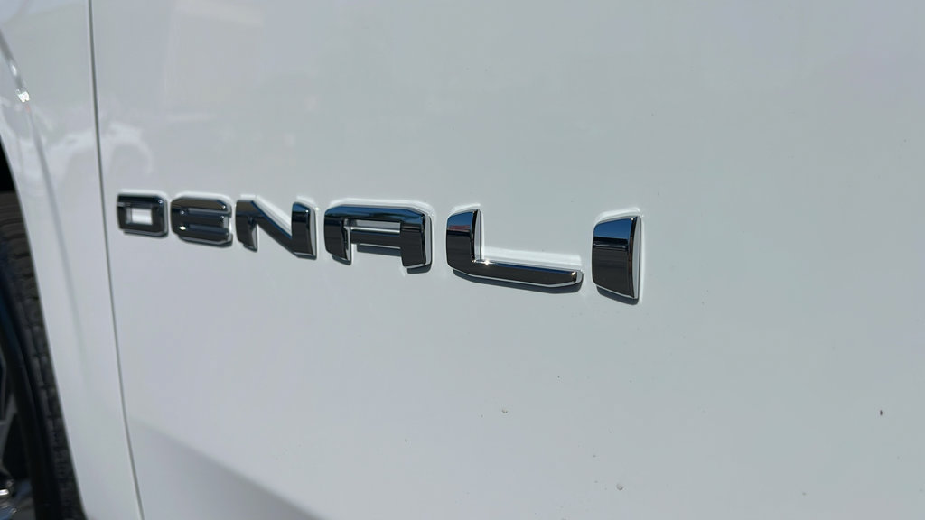 New 2026 GMC Yukon Denali w/ Denali Reserve Package AWD/4WD image 10