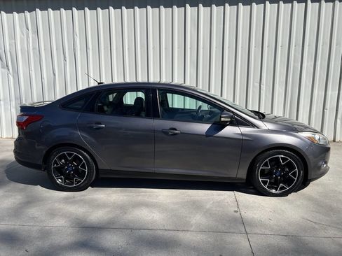 Used 2014 Ford Focus SE w/ Equipment Group 201A image 2