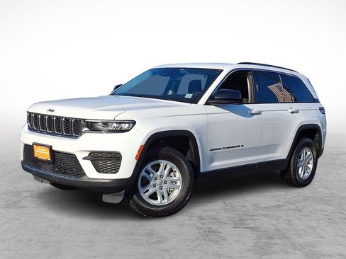 Certified 2023 Jeep Grand Cherokee Laredo image 1