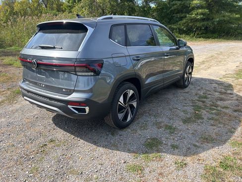 New 2025 Volkswagen Taos SE image 5