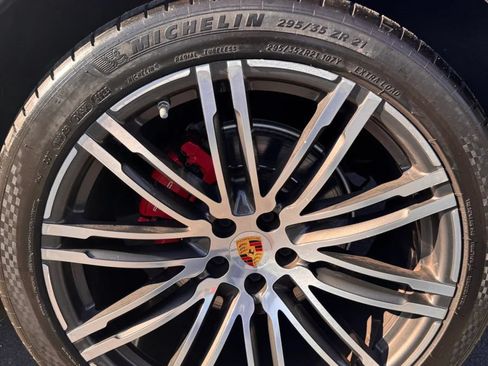 Used 2017 Porsche Macan GTS AWD/4WD image 16