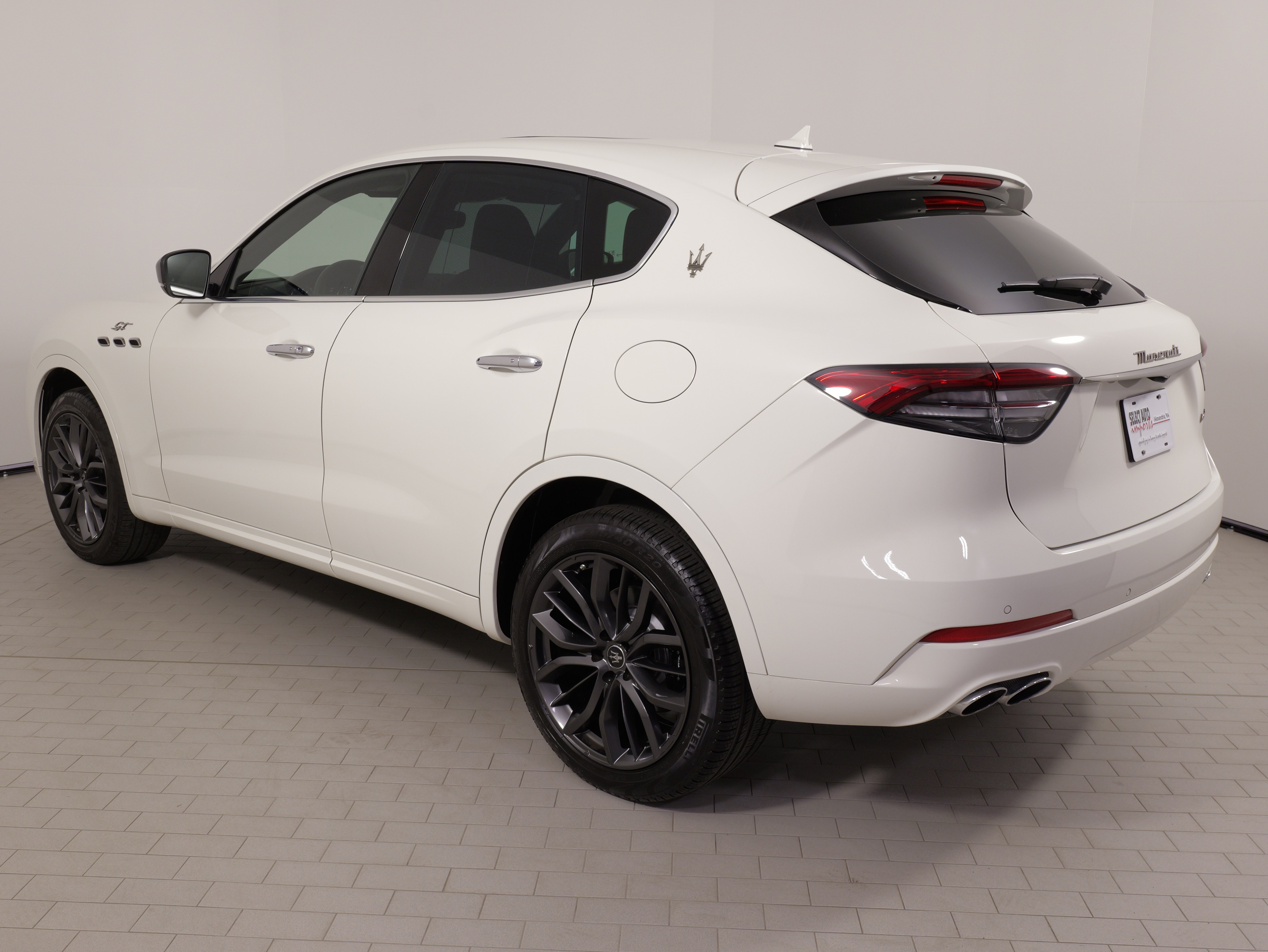 Used 2024 Maserati Levante GT Ultima AWD/4WD image 15