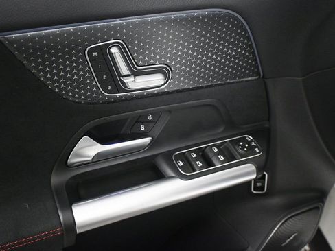 Certified 2025 Mercedes-Benz GLA 250 image 8