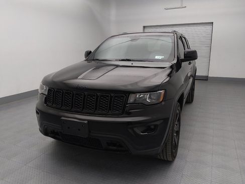 Used 2019 Jeep Grand Cherokee Laredo image 15