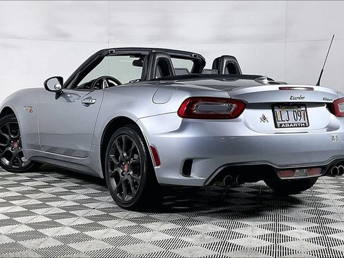 Used 2019 FIAT 124 Spider Abarth RWD image 13