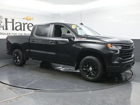Used 2023 Chevrolet Silverado 1500 RST w/ Z71 Off-Road Package AWD/4WD image 6