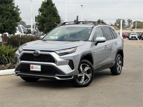 Used 2025 Toyota RAV4 SE image 2