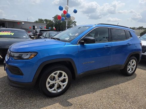 Used 2024 Jeep Compass Latitude AWD/4WD image 1