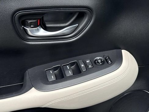 Used 2023 Honda HR-V LX image 19