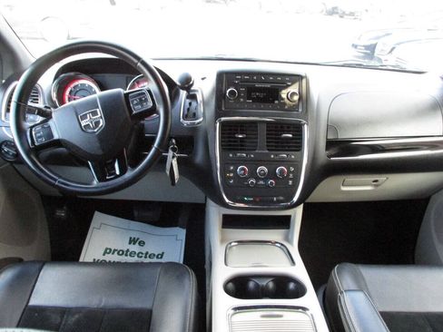 Used 2017 Dodge Grand Caravan SXT FWD image 18