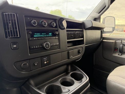 Used 2017 Chevrolet Express 2500 image 24