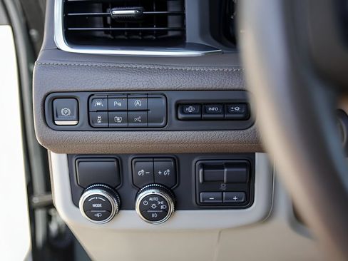 Used 2023 GMC Yukon XL Denali w/ Denali Reserve Package RWD image 18