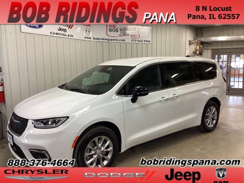 New 2026 Chrysler Pacifica Select AWD/4WD image 1