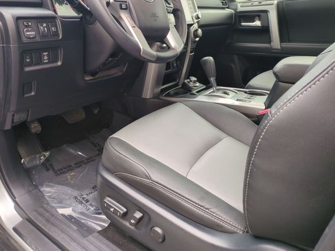 Used 2021 Toyota 4Runner SR5 Premium w/ Moonroof Package AWD/4WD image 17