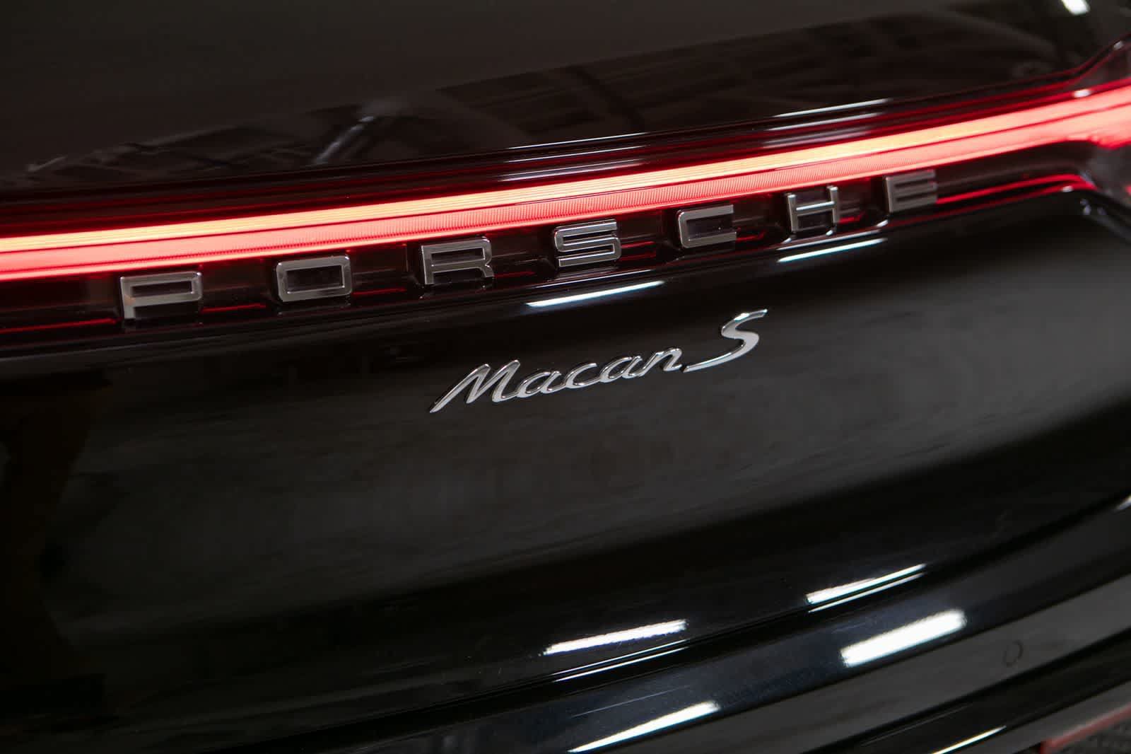 Certified 2024 Porsche Macan S AWD/4WD image 19
