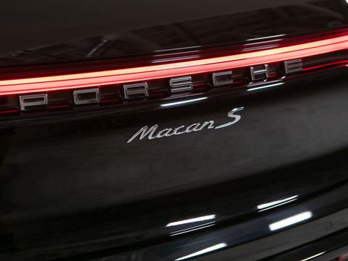 Used 2024 Porsche Macan S AWD/4WD image 19