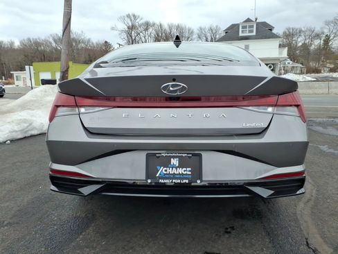 Used 2023 Hyundai Elantra Limited image 4