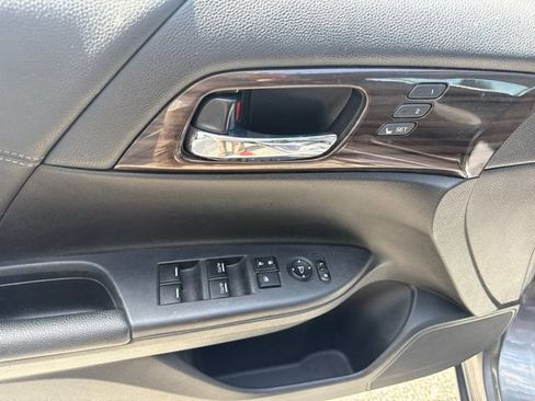 Used 2017 Honda Accord EX-L image 17