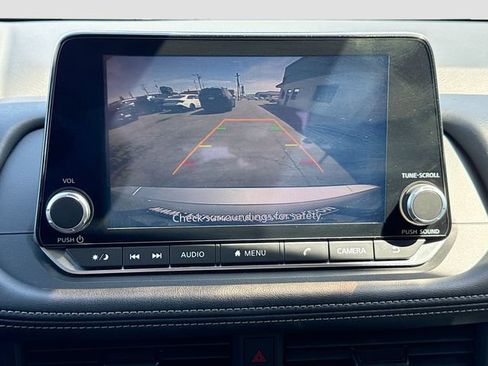 Used 2024 Nissan Rogue S FWD image 13