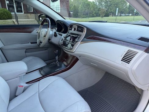 Used 2011 Toyota Avalon Limited image 29