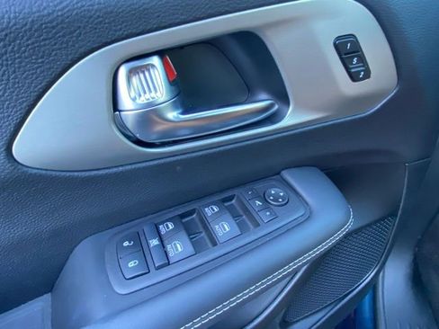 Used 2024 Chrysler Pacifica Limited w/ S Appearance Package image 19