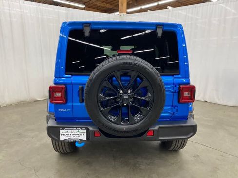 Used 2024 Jeep Wrangler Unlimited Sahara AWD/4WD image 5