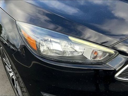 Used 2017 Ford Focus SEL image 28