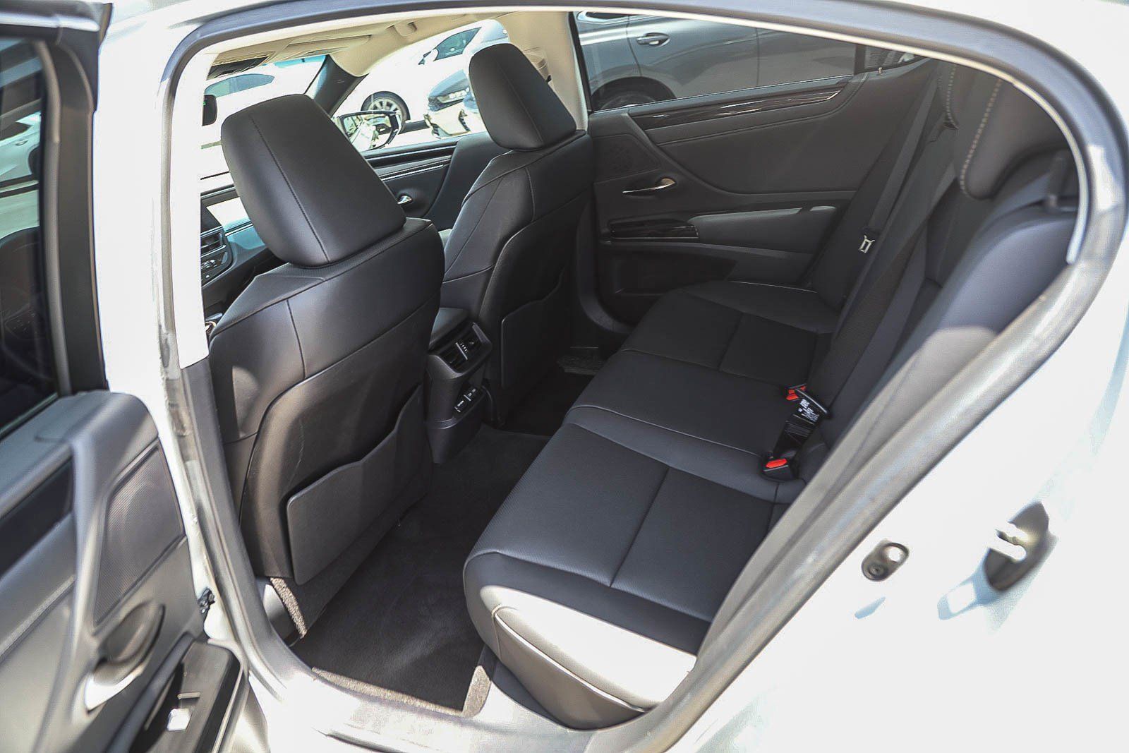 Used 2025 Lexus ES 350 FWD image 18