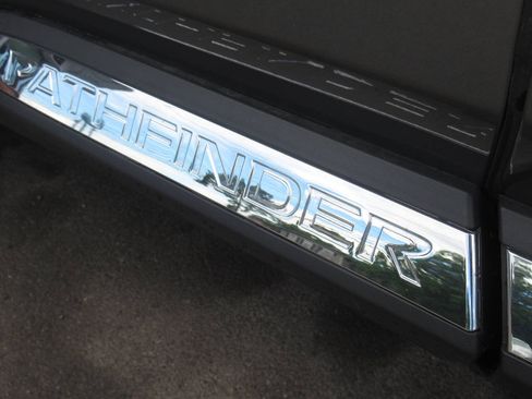 Used 2025 Nissan Pathfinder Platinum AWD/4WD image 4