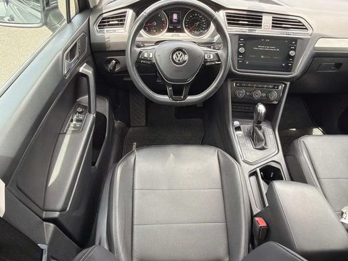 Used 2020 Volkswagen Tiguan SE w/ Panoramic Sunroof Package FWD image 13