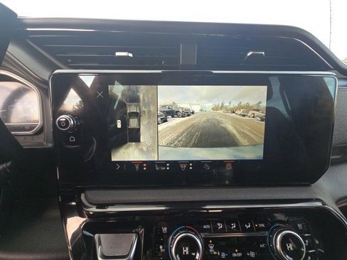 Used 2024 GMC Sierra 2500 AT4 w/ AT4 Preferred Package image 14