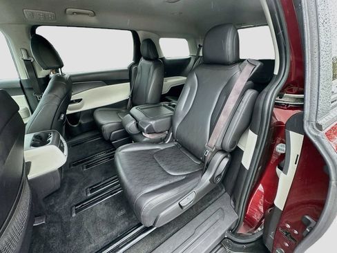Used 2024 Kia Carnival LX FWD image 23