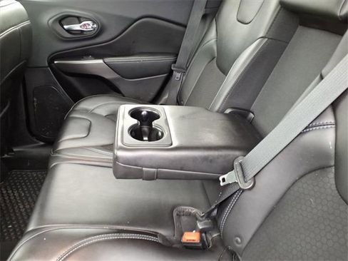 Certified 2019 Jeep Cherokee Latitude Plus w/ Cold Weather Group image 10