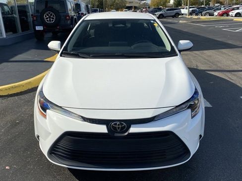 Used 2023 Toyota Corolla LE image 3